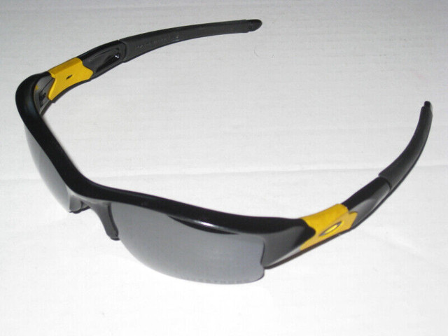 Oakley Flak/Livestrong Sunglasses in Other in City of Toronto