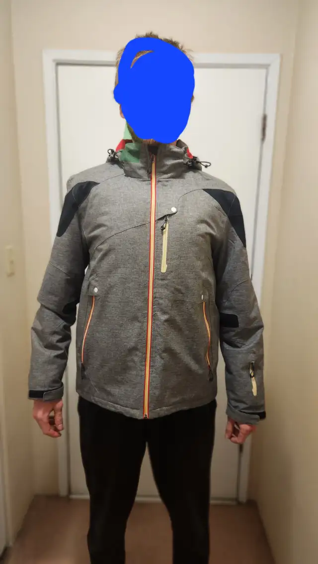 Ski/Winter Jacket in Multi-item in Victoria - Image 3