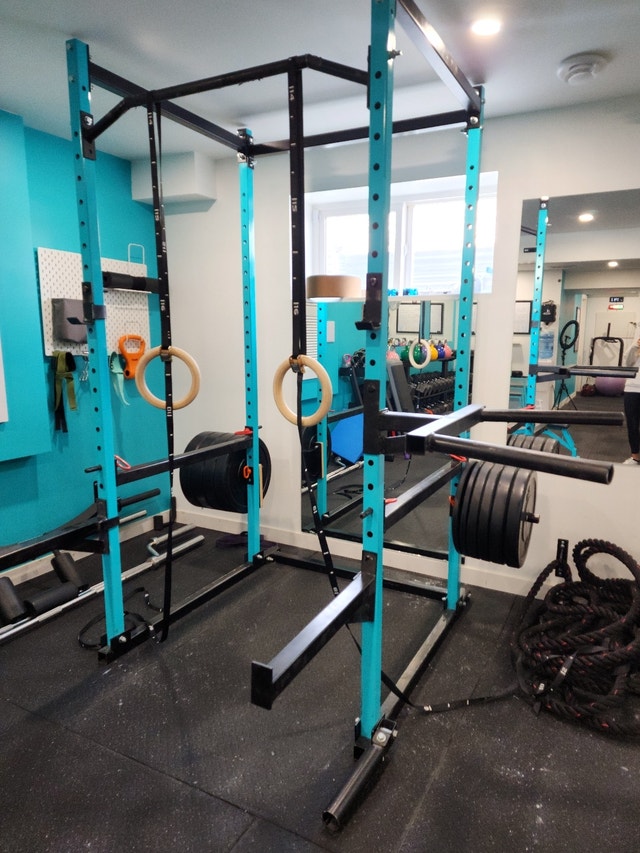 Squat Rack & Bench ( Comes with landmine, pull up and dip bar