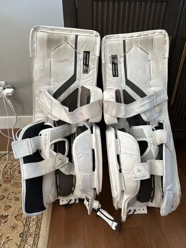 Goalie pads in Hockey in Calgary - Image 3