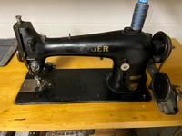 SINGER ANTIQUE SEWING MACHINE