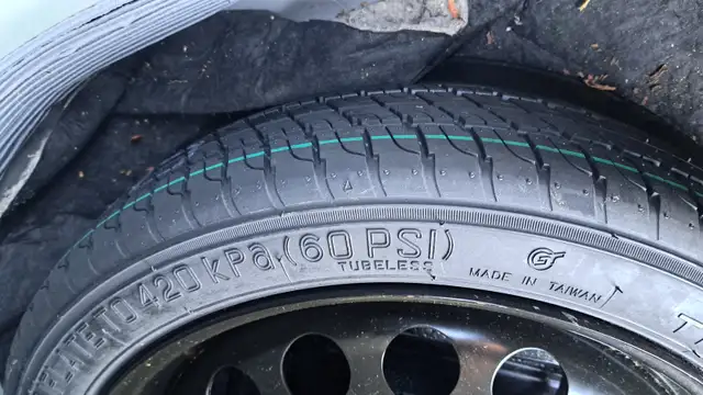 2011 Chevy cruze LT,WHITE with 4 winter tires in Cars & Trucks in Markham / York Region - Image 11