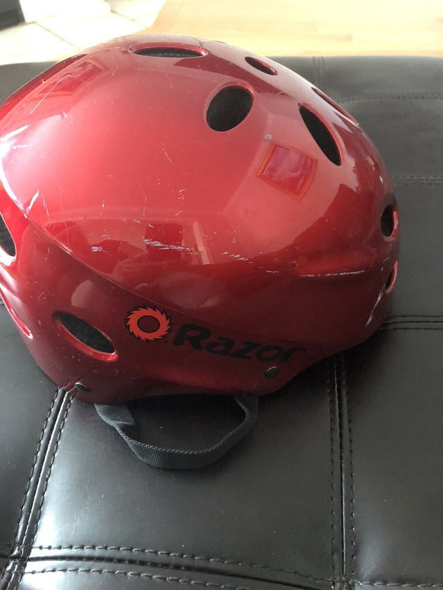 Razor bike helmet  dans Enfants  à Ville de Montréal - Image 3