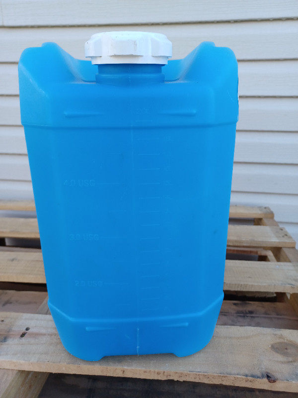 Bidon eau capacité de 20 litres $10.00 / douche portative $5 dans Pêche, camping et plein Air  à Laval/Rive Nord - Image 3