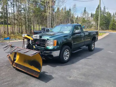 2011 GMC 2500HD with plow