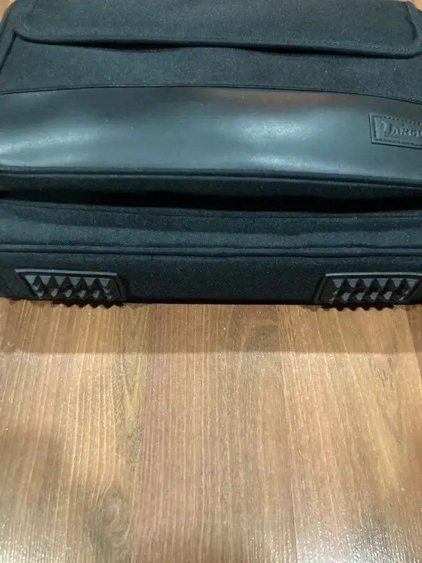 targus international traveler premium laptop tote in Laptop Accessories in Oakville / Halton Region - Image 4