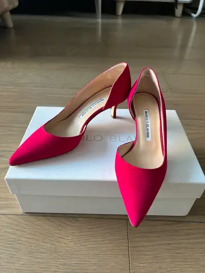 Authentic Brand New Manolo Blahnik Collina 50. Brand: Manolo Blahnik Style: Collina 50 Size: EU 35 C...