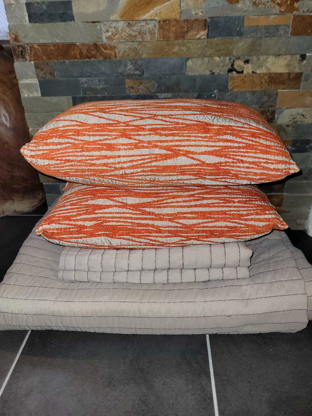 Solid Texture Quilt Set in Bedding in Oshawa / Durham Region