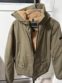 MK winter jacket Medium New, never worn! 200$