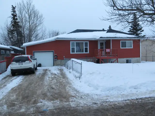 Bungalow in Avondale, Grande Prairie, AB