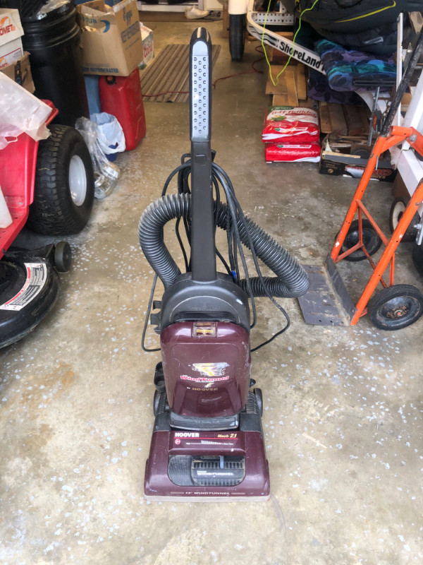 HOOVER MACH 2.1 - Upright Vacuum cleaner in Vacuums in Markham / York Region - Image 2