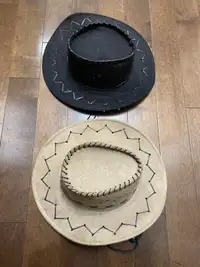 2 cowboy hats (2 for 10$)