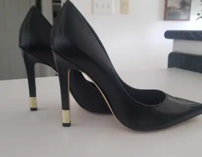 Worn once to a wedding, good condition. leather has no flaws. No dents or marks. Soles have wear as...