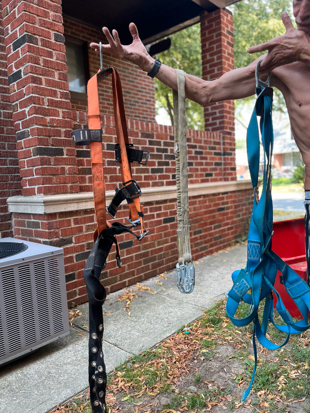Roofing Harness in Roofing in Windsor Region