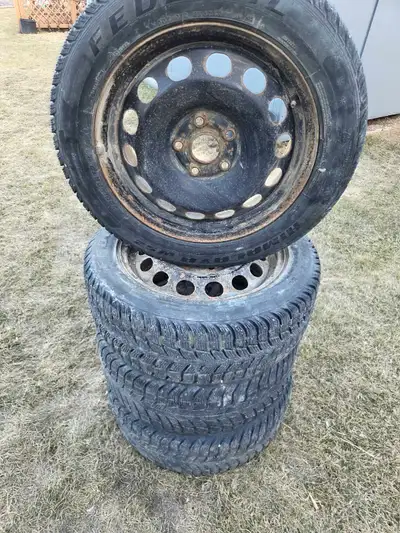Selling jetta steel rims. 205/55/16 Bolt pattern 5x112 Hub 57.1mm Tires have seen better days Asking...