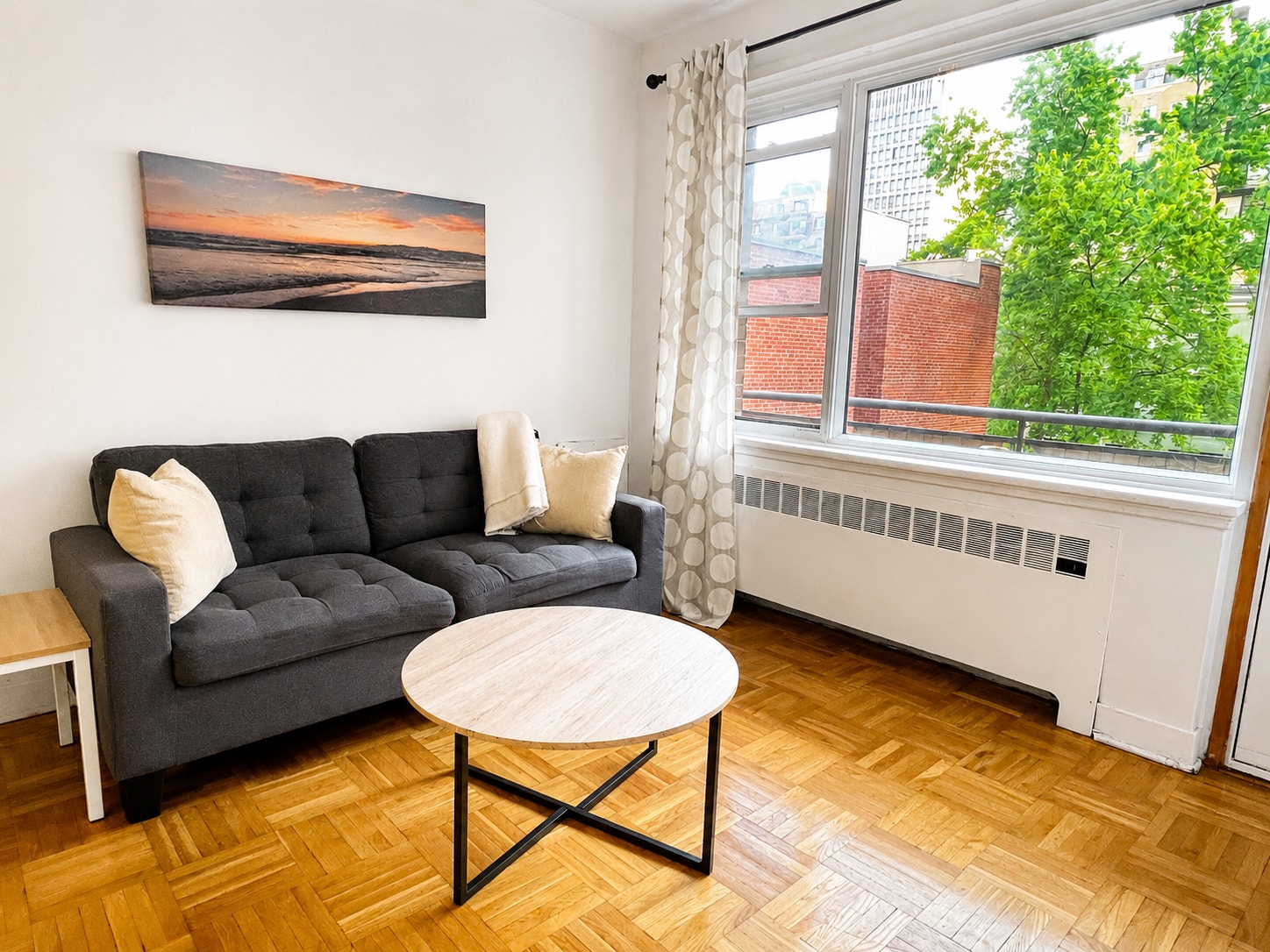 Large 1 BDR Furnished in Golden Square Mile - steps from Mcgill — photo 3