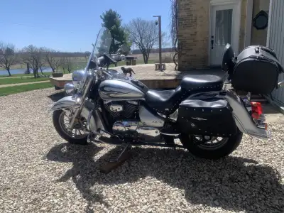 45,000 km, runs good. 805 cc. Windshield and saddlebags. Tags: Suzuki, Yamaha, Honda, Kawasaki, Harl...