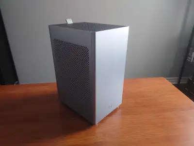 Selling my smol boi (27×14.5x19.5cm). Perfect for HTPC/Light 1080p gaming. Came from Pet-free/smoke-...