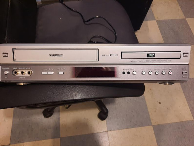 DVD VCR Combo Toshiba in good condition with remote control | CDs, DVDs &  Blu-ray | Markham / York Region | Kijiji