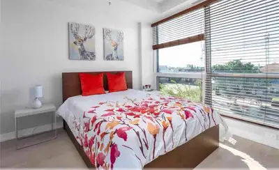 Bright 1-Bedroom condo for Rent in Etobicoke This is a spacious and bright unit located in a prime a...