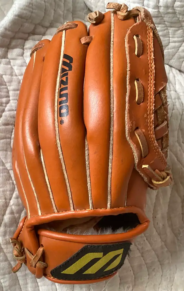 VINTAGE MIZUNO PROSPECT YOUTH BASEBALL CATCHER'S MITT GLOVE in Baseball & Softball in St. Catharines - Image 2