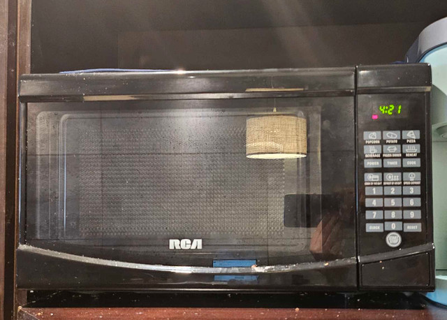RCA microwave  dans Fours à micro-ondes et cuiseurs  à Ville de Montréal