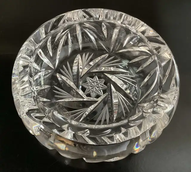 PRICE DROP! 4” Pinwheel Cut Clear Crystal Ashtray w 8-Point Star in Home Décor & Accents in West Island - Image 2