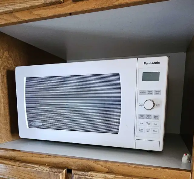 microwave  in Microwaves & Cookers in Portage la Prairie - Image 4