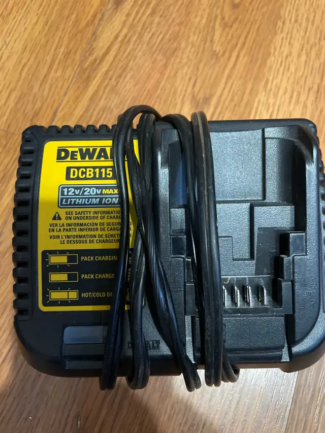 Dewalt Charger in Power Tools in Belleville - Image 3