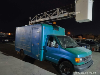 2006 Ford E450 BUCKET TRUCK 