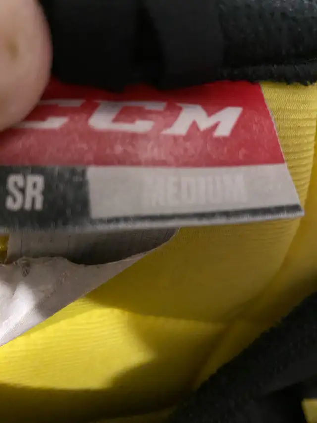 ccm shoulder pads in Hockey in London - Image 3