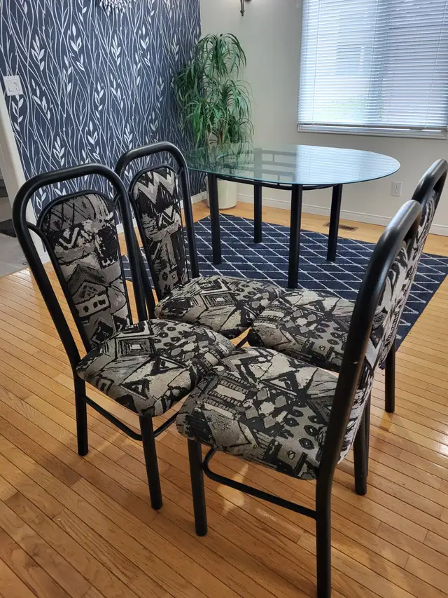 Glass Dining table & 4 chairs in Dining Tables & Sets in Kingston - Image 5