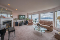 lakeview house in Peachland avail. NOW. 5 mints to west kelowna