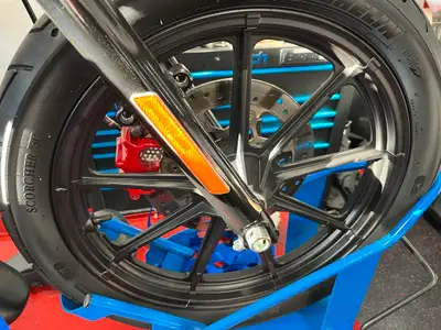 2 roues Sporter avec pneus bas kilomètrage pneu 180 mm inclus 16 pouces arrière 19 avant