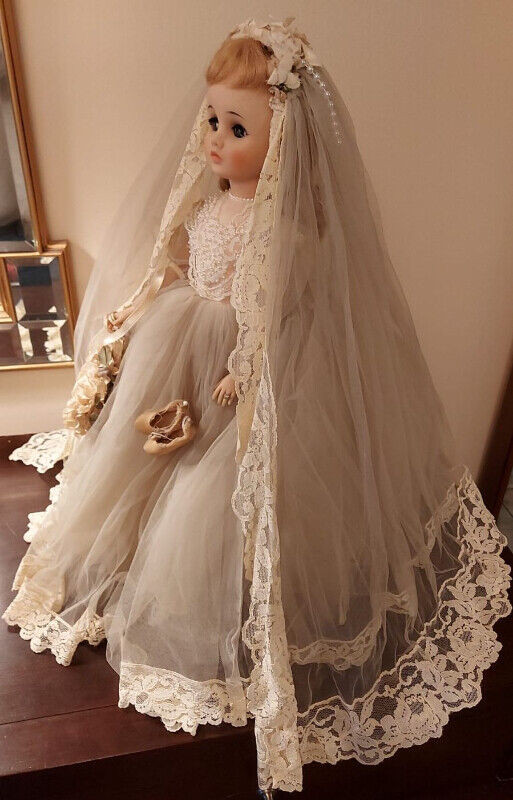 MADAME ALEXANDER BRIDE DOLL in Arts & Collectibles in London - Image 2