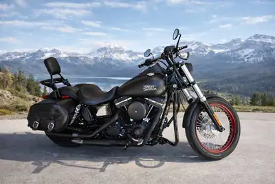 Informations générales : Année : 2015 Kilométrage : 6 370 km Moteur : 1690 cc État : Excellent Jamai...
