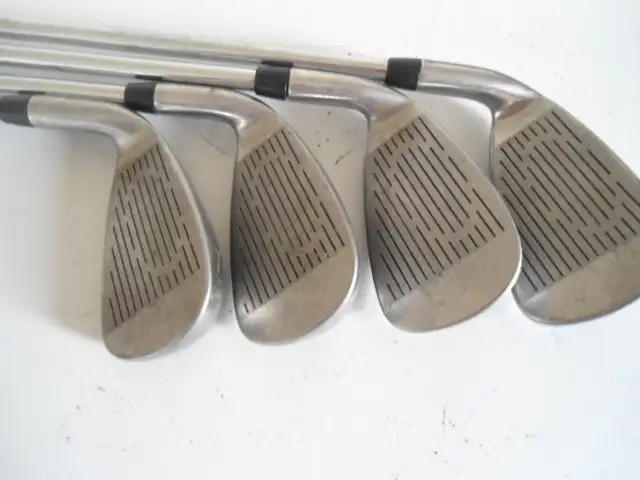 TOP FLITE TOUR EDITION RIGHT HANDED IRONS AND PUTTER in Golf in Sudbury - Image 6