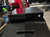 Xbox one in original box with Kinect, Conteoller, and games