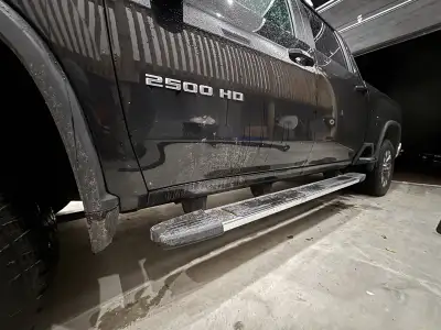 Lightly used Chevy GMC 2500/3500 truck side steps. Located in Baltimore, will install. Thankyou.