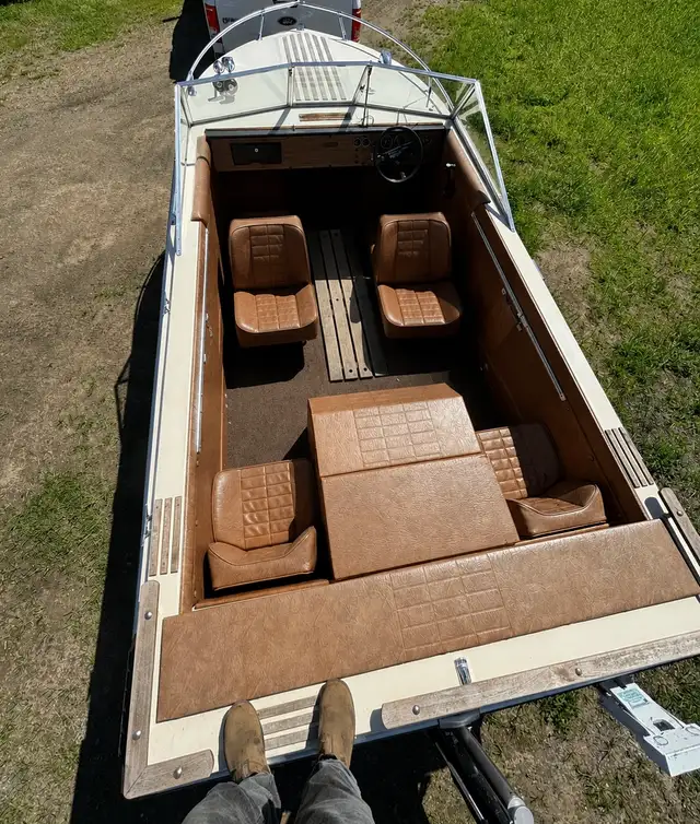 1990 Doral Bowrider 17-19ft in Powerboats & Motorboats in Guelph - Image 4