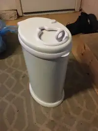 UBBI diaper pail