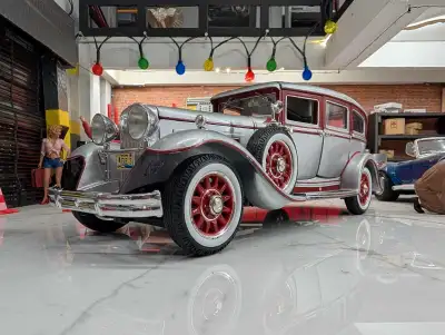 I'm offering a stunning 1:18 scale diecast model of a 1931 Peerless. This highly detailed collectibl...