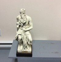 Statue/sculpture de Moïse de Michelangelo en plâtre dur patine