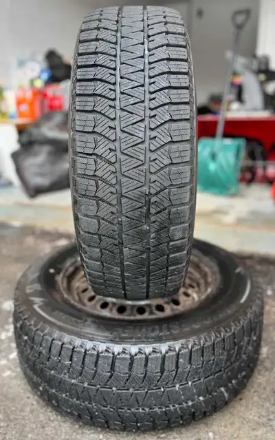 Selling a set of 4 Bridgestone Blizzak winter tires mounted on rims. Size: 235/65R16 - DOT: 0522 Bol...
