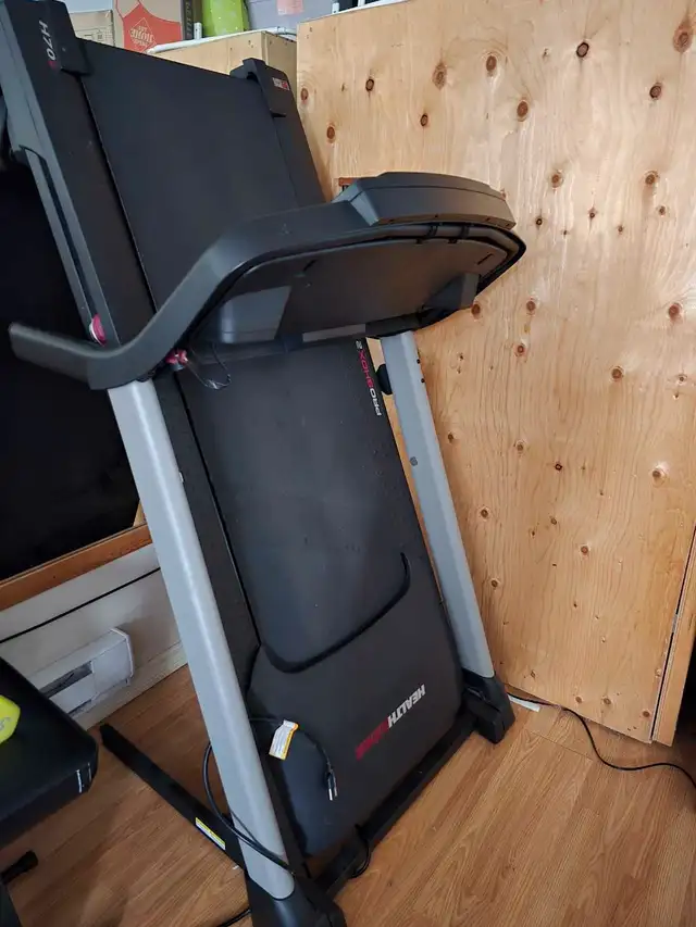 Folding treadmill 63735878280321120