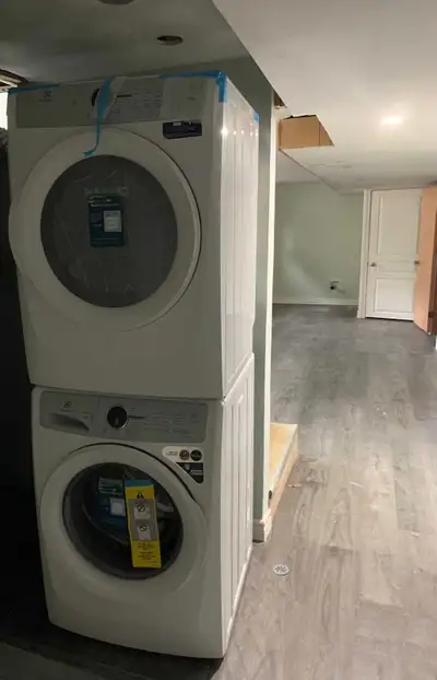 Room available with shared washroom and kitchen. Rent including utilities. Parking available. Transi...