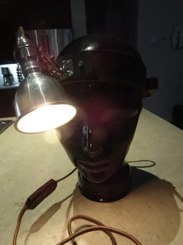 MEDICAL headlight 1930s antique SURGICAL LAMP original WORKS dans Art et objets de collection  à Hamilton - Image 2