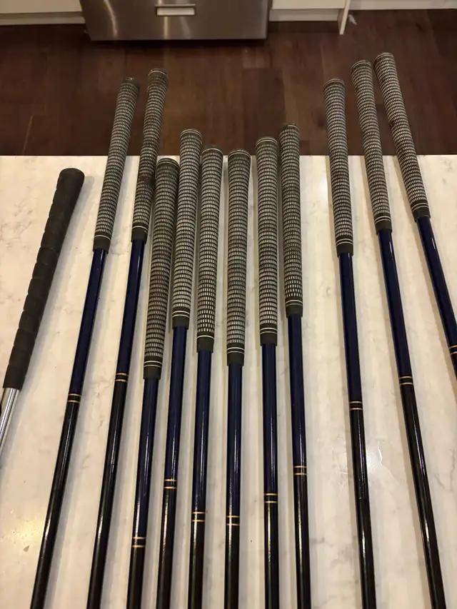 men’s right handed golf clubs senior flex  in Golf in Guelph - Image 7
