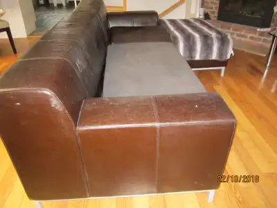 Divans sectionnelle en cuir brun foncé, View more