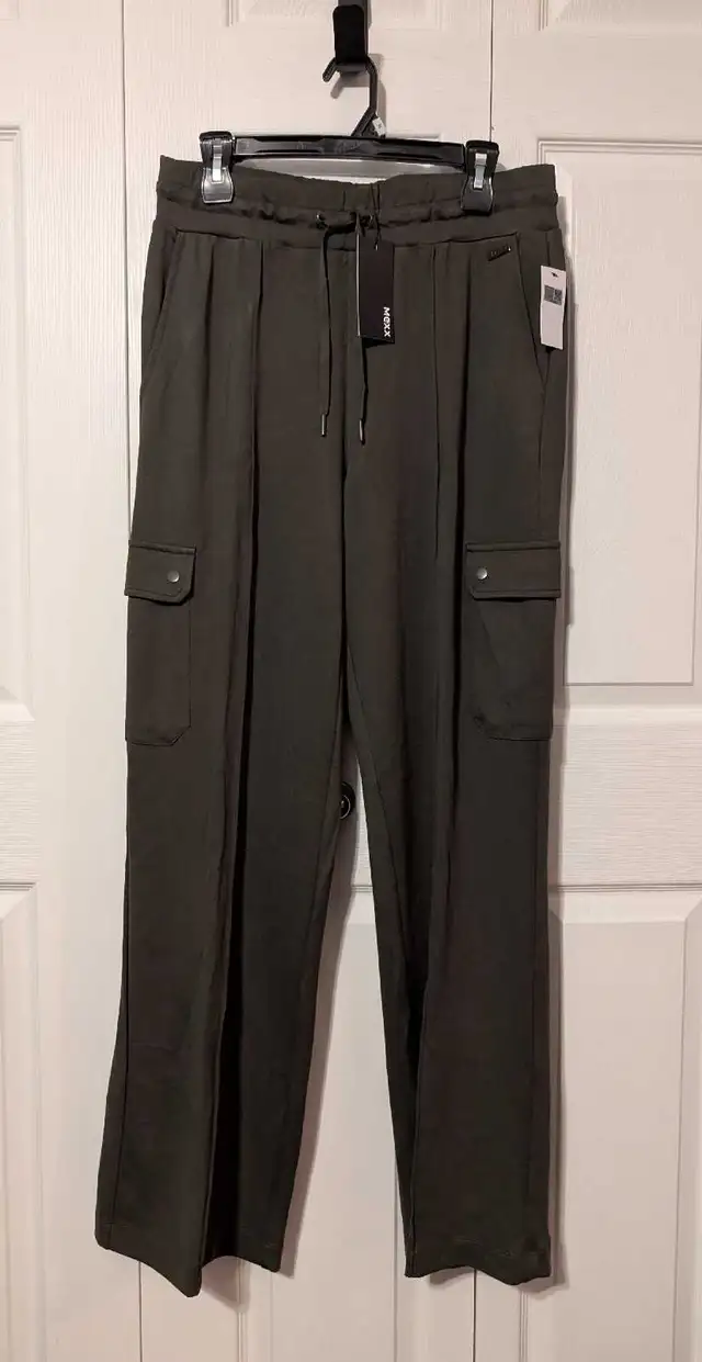 BNWT Mexx Cargo Knit Pants - size medium in Women's - Bottoms in Norfolk County - Image 2